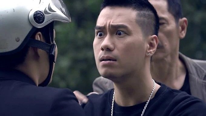 Nam diễn viên Việt Anh trong bộ phim Chạy án